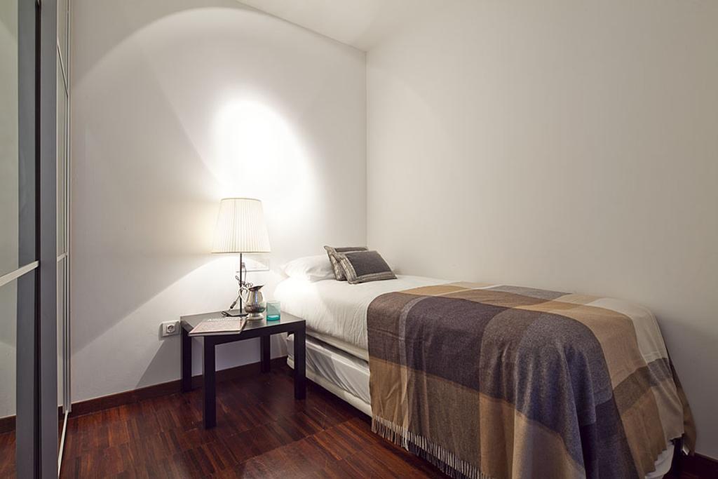 Apartment Barcelona Rentals - Sarria Apartments Near Center Kültér fotó